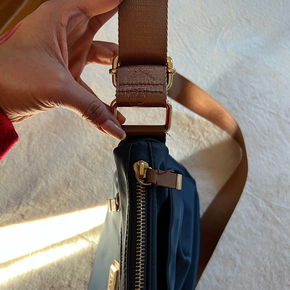 Calvin Klein ✨ Navy Blue/Tan Crossbody Bag - Picture 6 of 10